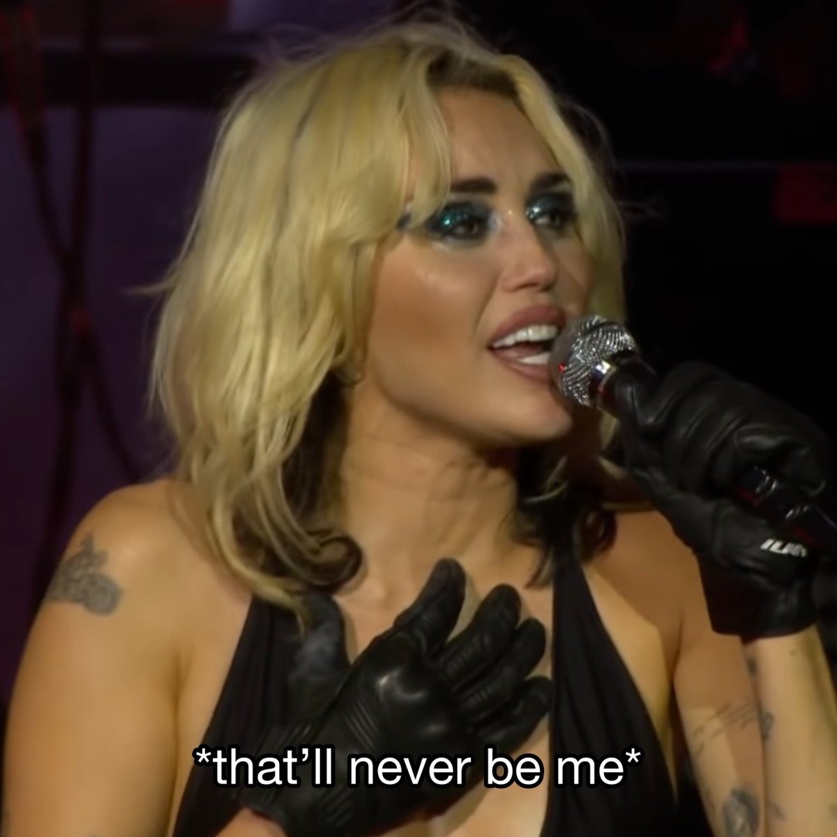 MileyNation's tweet photo. miley fans watching every artist going on tour https://t.co/4caIjL8Pf6