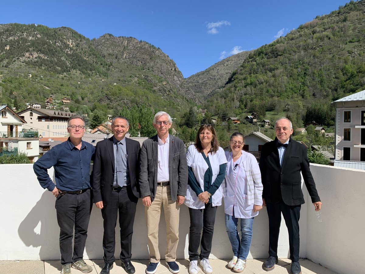 sylviabenzaken's tweet photo. #GHT06, superbe visite du DG CHU Nice @RodolpheBourret in CH Saint-Étienne-de-Tinée 👌👏👏#drjcguiran président CA Hôpital Saint Maur 👍#drleclech #soins de qualité #mer 🏝️#montagne 👵🏼🧔🏻👩🏻👴🏻 https://t.co/ZAmNU2Lzyd