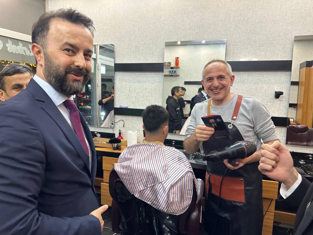 AbdullahDmroglu's tweet photo. #Esenyurt Bağlarçeşme de esnaf ziyareti gerçekleştirerek halkımızın dertlerini dinledim.
Göstermiş oldukları yakınlıktan dolayı teşekkür ederim.
#BirlikteGüçlüyüz 🇹🇷

@Mustafa_Destici 
@bbpgenelmerkez 
#BizVarız BÜYÜK BİRLİK VAR https://t.co/TWH3iOQ2Ql