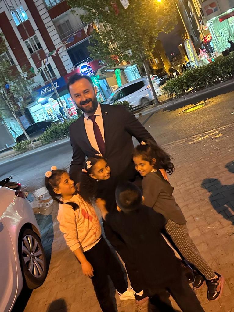 AbdullahDmroglu's tweet photo. #Esenyurt Bağlarçeşme de esnaf ziyareti gerçekleştirerek halkımızın dertlerini dinledim.
Göstermiş oldukları yakınlıktan dolayı teşekkür ederim.
#BirlikteGüçlüyüz 🇹🇷

@Mustafa_Destici 
@bbpgenelmerkez 
#BizVarız BÜYÜK BİRLİK VAR https://t.co/TWH3iOQ2Ql