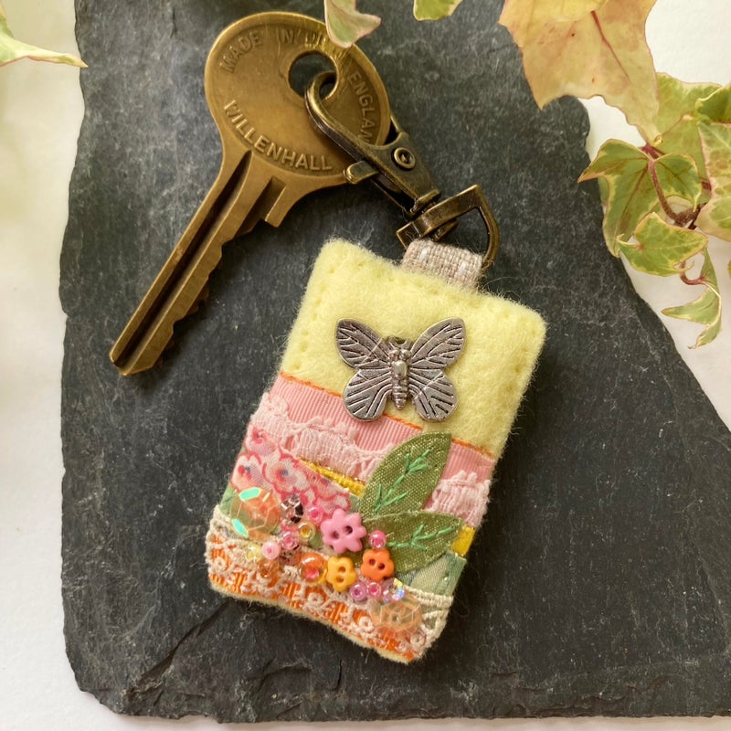 Hand sewn #butterfly clip accessory in all the gorgeous shades of #summer.

elliestreasures.square.site/product/butter…

#mhhsbd #handsewngifts #shopindie #shopsmalluk