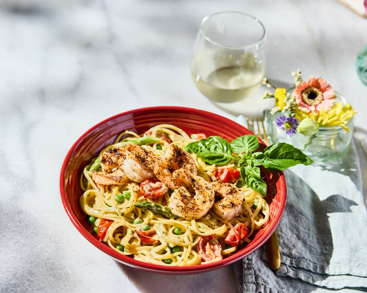 Have a shrimply delicious National Shrimp Day! 🦐 Celebrate by indulging in our Linguine Primavera - Linguine with asparagus, peas and roasted tomatoes tossed with basil pesto cream sauce topped with our wood-grilled shrimp 🤤🍝🍴 #NatinoalShrimpDay #Carrabbas #Linguine