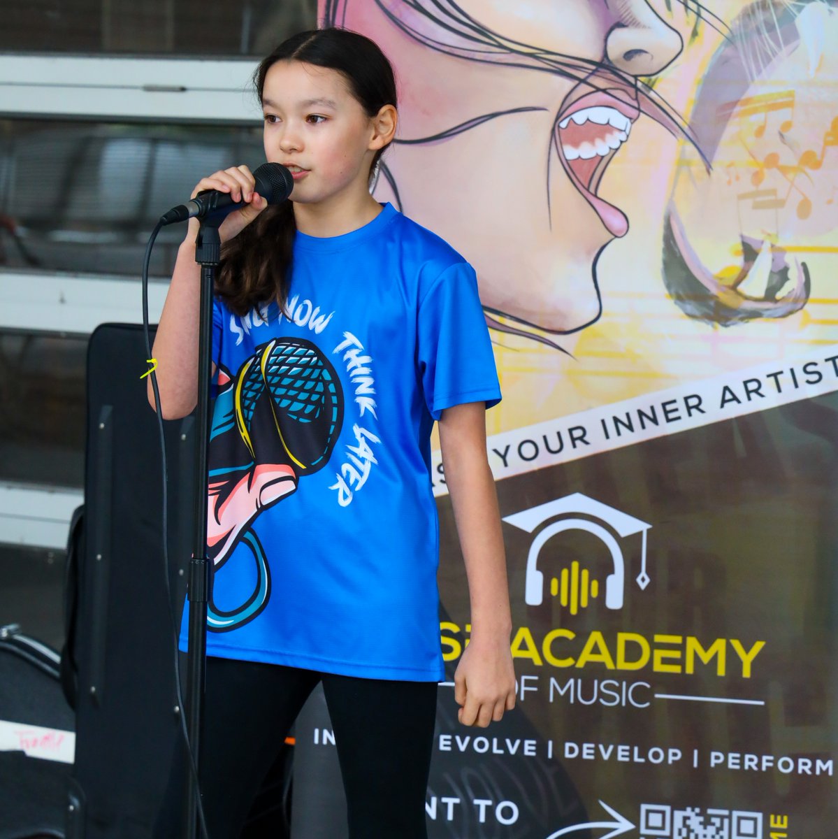 Yeshi busking as part of the Beats by the Beach Festival thanks to Northern Beaches Council! 

#musicteacher #northernbeaches #forestville #killarneyheights #chatswood #ryde #vocalacademy #musicschool #music #adults #kids #vocalprograms #musictheory #musiceducation