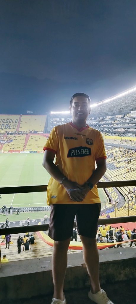 KevinAdrian0794's tweet photo. 98 años 💛🖤❤️ https://t.co/VdB9fQsrgP