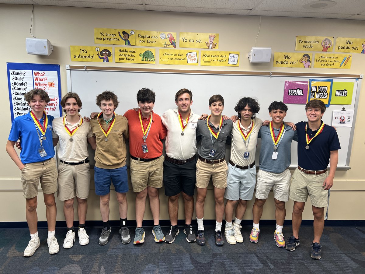 sluhjrbills's tweet photo. Felicidades to our Jr. Bills who performed well on the National Spanish Exam! Keep up the great work and continue to explore the beauty and richness of the Spanish language and Hispanic culture.
1 oro, 1 plata, 7 bronce, 15 mención honorífica medals. #SLUHCollegePrep https://t.co/9wF40KSh2I