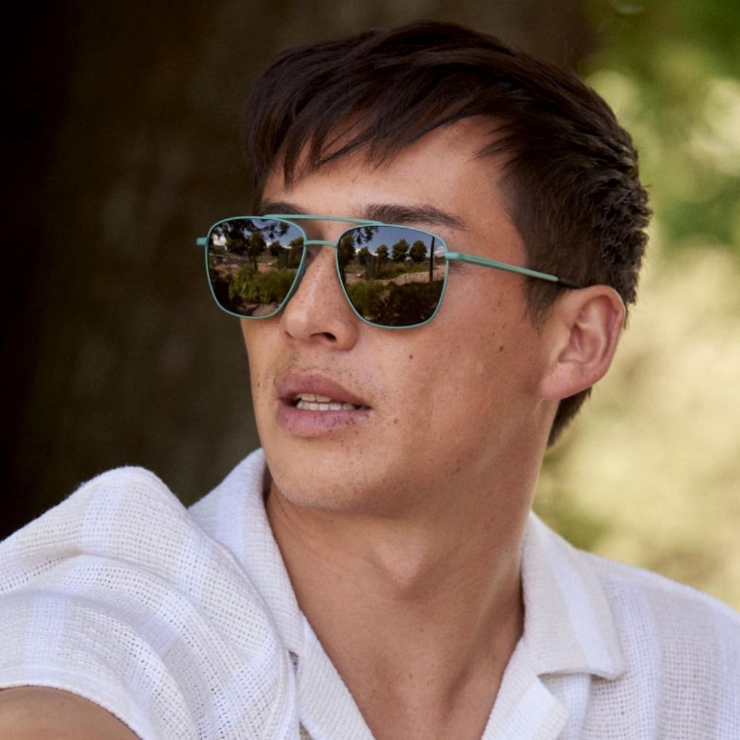 OBlayfer's tweet photo. ¡Ahora que el sol está brillando, es un buen momento para salir y disfrutar del día! 

¡Y qué mejor manera de hacerlo que con un par de gafas de sol de moda para proteger nuestros ojos! 🕶 

¡No te dejes intimidar por la luz del sol y disfruta! 🤩 

#gafasdesol #moda #disfrutar https://t.co/kPt2qMjBMk