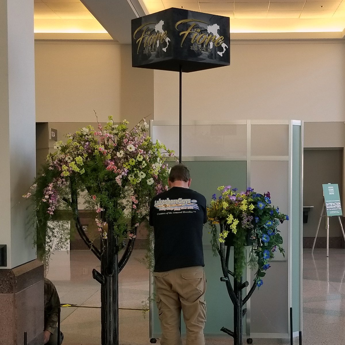 FioreTrees's tweet image. Setting up for another show. 💪 #fioretrees #MetalArtItaly
#ItalianArtisans #MetalSculptures #ItalianDesign #ArtigianatoItaliano
#MetalArtCulture #MadeInItalyMetal #ItalianMetalMasters