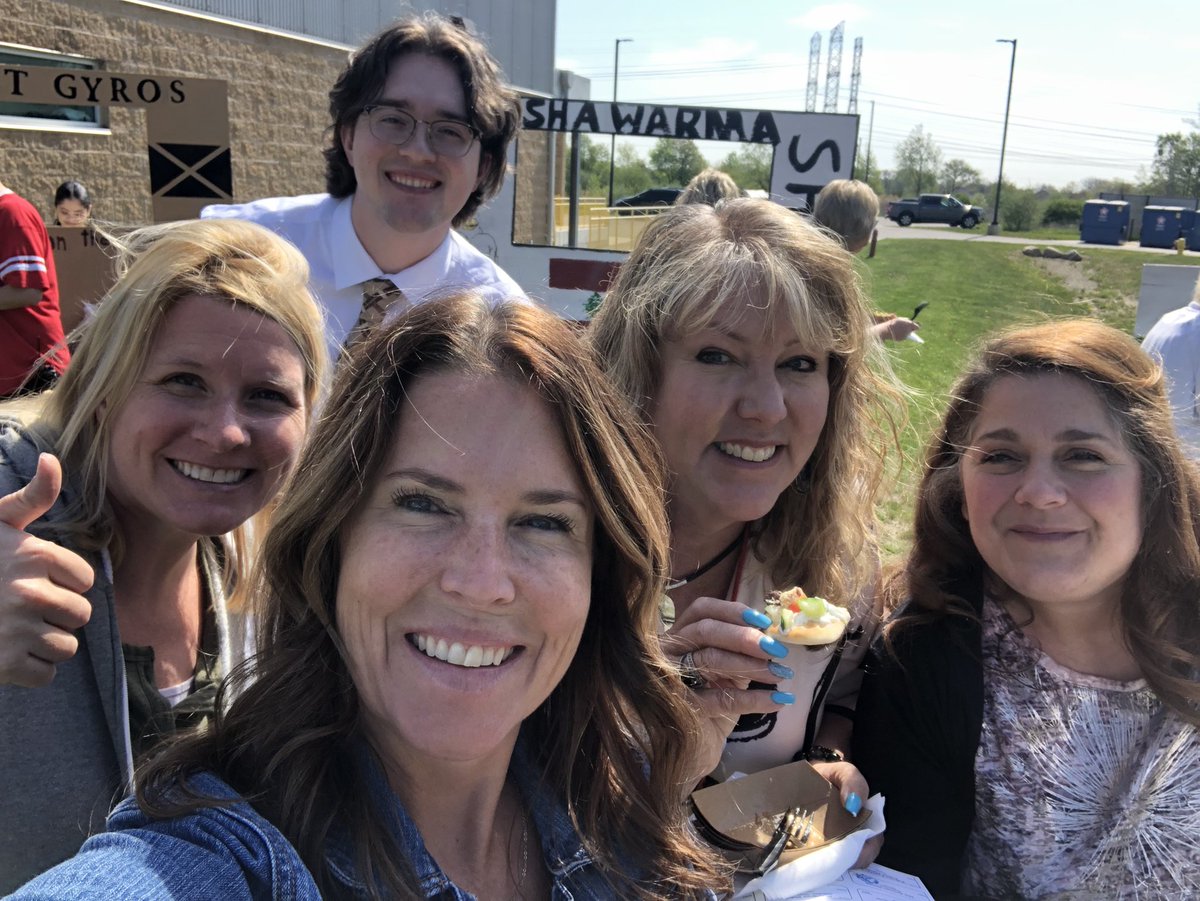 That was the best teacher appreciation lunch! Kudos to all students and teachers who helped put this together. I only wish I could have stayed longer and tried more food 🥘