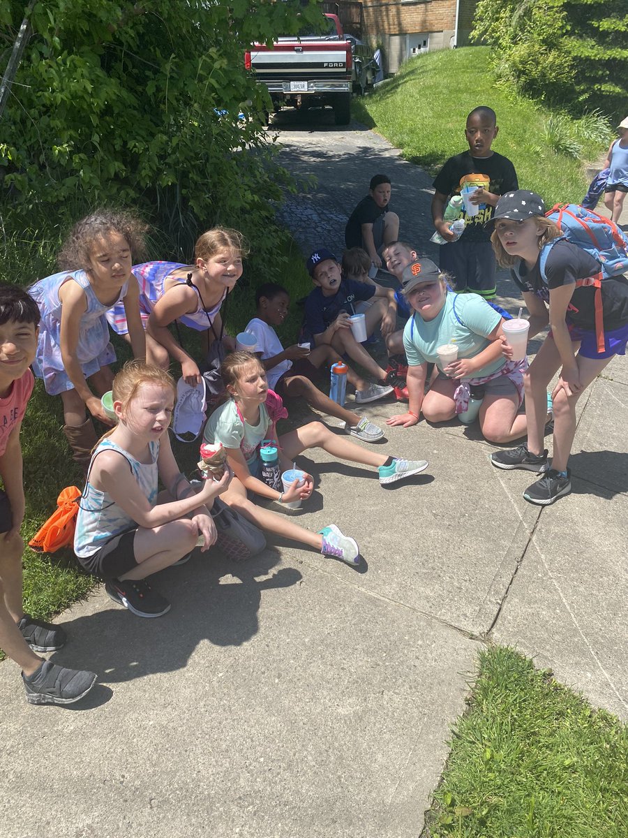 MrsEGrade3's tweet photo. Meeting our Mayor, firefighters, police officers, visiting the Arts Center, Koenig Park, and ice cream at the creamy whip! We had ourselves a walking field trip day ☀️💙 And might’ve had to stop midway up a giant hill to rest 😉 #thirdgrade #fieldtrip #readingelem https://t.co/y1WVi4BVMe