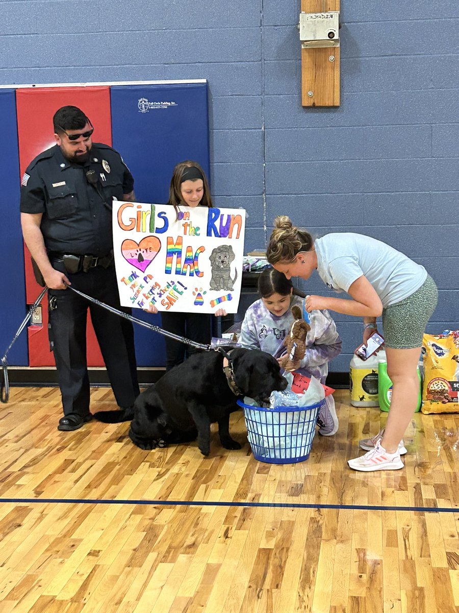 PrincipalMcKay's tweet image. Our MES Girls on the Run team chose to support the Seekonk Animal Shelter for their community service project and also give a special recognition to our fav. dog in town, MAC! We are so proud of these girls, and the coaches who have led this program! On to the 5k this wkd!