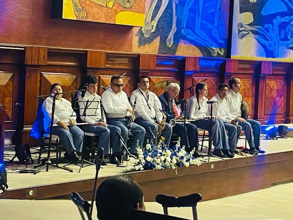 CANMoronaS's tweet photo. 🔴 #EnVivo | Nos acompañan la #FundaciónEdgarPalacios (músicos no videntes), quienes acompañan en el acto, al momento de recepción de preguntas, por parte de la ciudadanía.
#RendiciónDeCuentasAN https://t.co/q25NXU9mbA