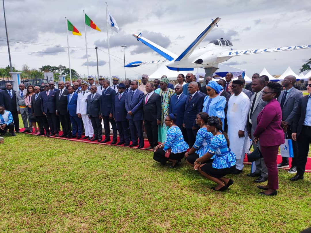 Le #Cameroun prend de l'envol et se dote d'une École de formation en matière de sécurité et de sûreté des espaces de l'aviation civile. 
Au nom du Chef de l'État <a href="/PR_Paul_BIYA/">President Paul BIYA</a>, J'ai inauguré ce 10 mai 2023, l'École de Formation de l'Autorité Aéronautique du Cameroun.
#PM #JDN