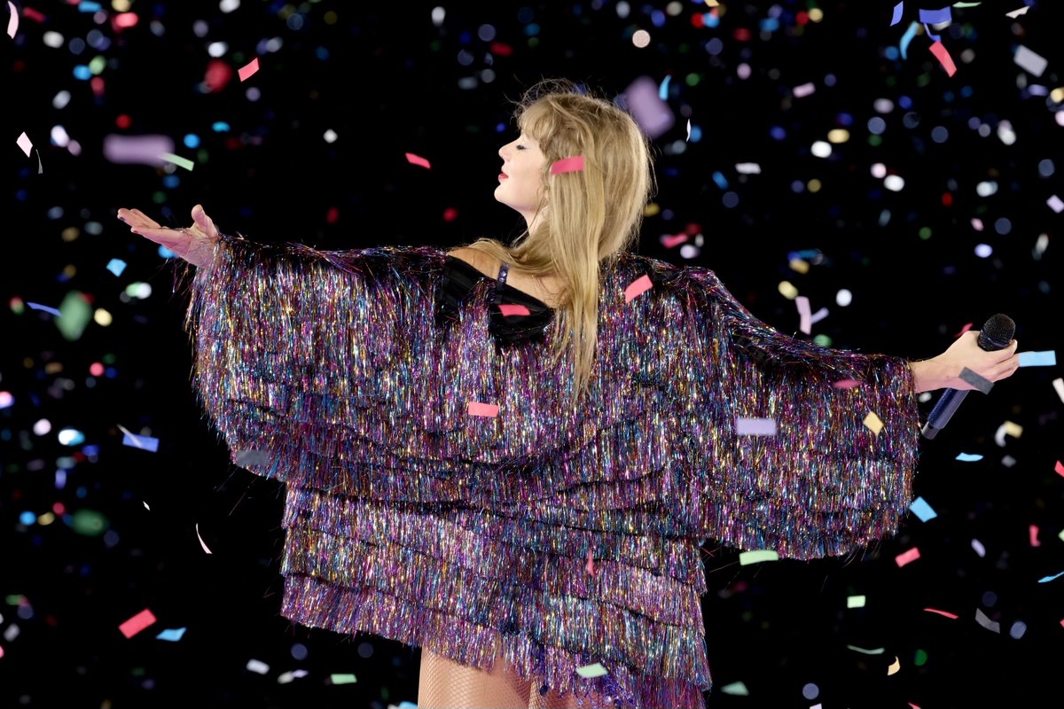 taylornation13's tweet image. My thoughts will echo #TSTheErasTour until I see you again. Use #PhillyTSTheErasTour if we’ll be enchanted to meet you this weekend! ✨

📸: @ShearerPhoto / @GettyImages