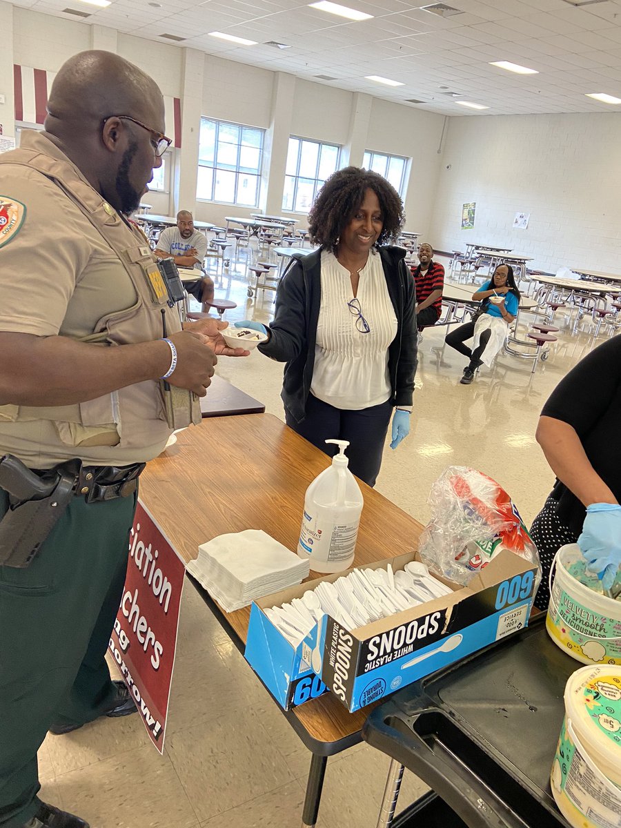 mo_2_vate's tweet photo. ICE CREAM for the TEACHERS At DOUGLASS HIGH SCHOOL!!! A SPECIAL After School TREAT!!! Wooo Ric Flair https://t.co/yWyHyPnWoZ
