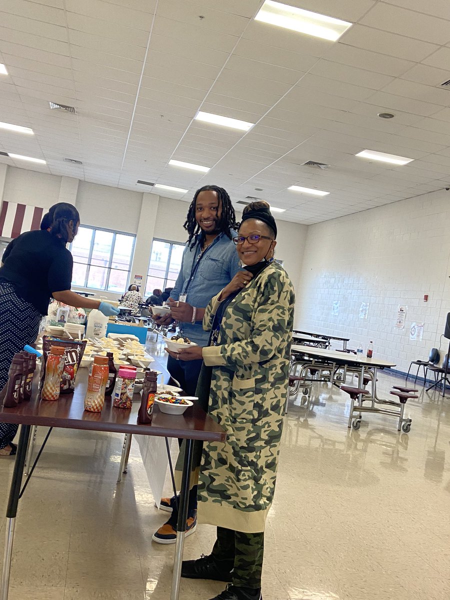 mo_2_vate's tweet photo. ICE CREAM for the TEACHERS At DOUGLASS HIGH SCHOOL!!! A SPECIAL After School TREAT!!! Wooo Ric Flair https://t.co/yWyHyPnWoZ