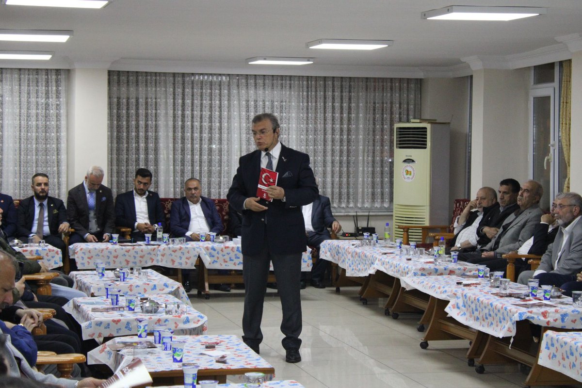 prof_aydal's tweet photo. BİZLERİ OLDUKÇA KALABALIK BİR ŞEKİLDE KARŞILAYIP AĞIRLAYAN, BAĞIRLARINA BASAN,  DEĞERLİ MALATYALI POSKIRAN DERNEĞİNE YÜREKTEN TEŞEKKÜRLERİMLE. https://t.co/oXKZ3c9zPJ