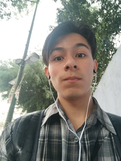 Empez&oacute; a llover xd https://t.co/X8dTNliCuC