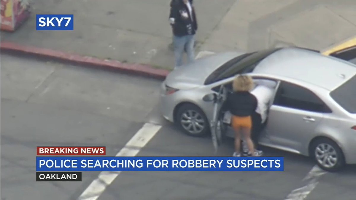 IsItUpOrDown's tweet photo. How the hell does KGO chopper not stay on these two? They either are involved or have taken stuff out of that suspect vehicle. Female sitting on it(?) in last pic.🙄 #KGO7 https://t.co/qQUNJbLGk2