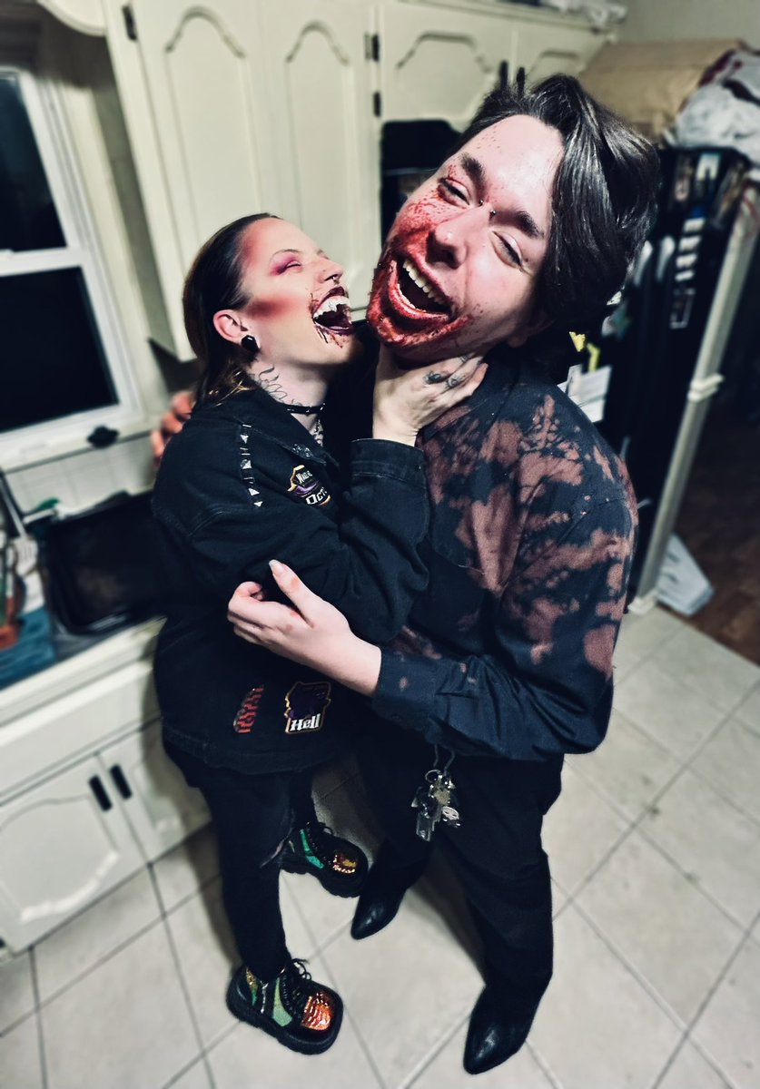 Missing Halloween a lot right now🖤🥀