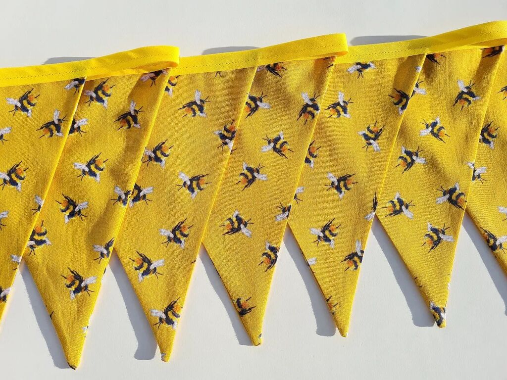 Yellow bumble bee bunting 🐝💛 
#bunting #bees #bee #beebunting #beehome #beegift #beefabric #buntingflags #beelove #beedecor #madeat42 #Wokingham #berkshire #sbswinner #wowwinner #bumblebee #beesofinstagram #beerlovers #buntingshop #handmadebunting instagr.am/p/CsEwejoLa6F/