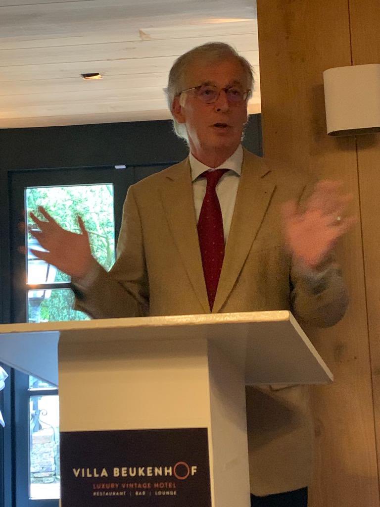 Ton van der Pijl (Erasmus Universiteit) een presentatie “Elk systeem kent verliezers: de numerus fixus”.