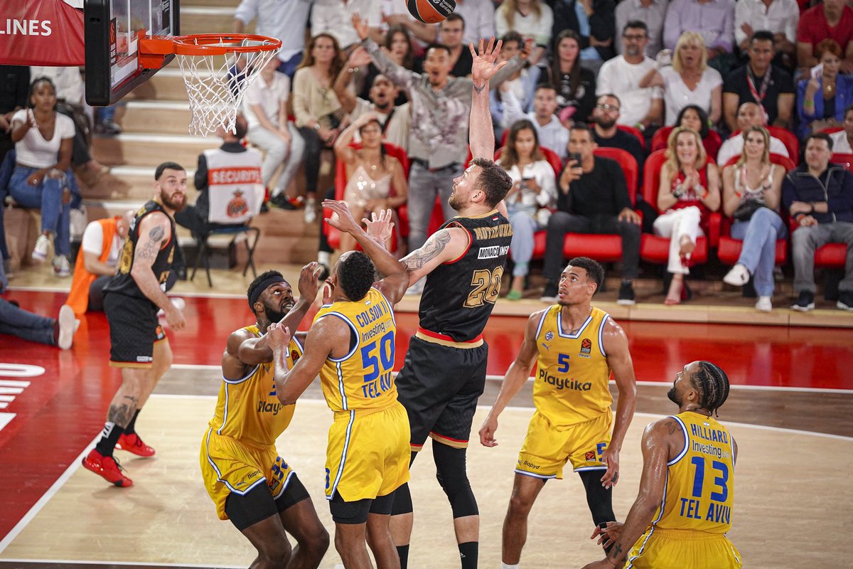 ASMonaco_Basket's tweet photo. 26 ans que le basket 🇫🇷 attendait ça !

La #RocaTeam vient d’écrire l’histoire ✍️ https://t.co/9XY7oci7ja
