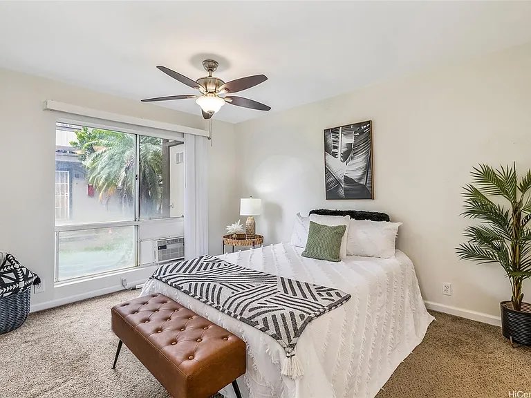 Renovated townhome in sunny Ewa Beach. This townhome is situated on the quiet side of Palm Villas. 🏡🌴

Enjoy the privacy of your fenced courtyard for a little outdoor enjoyment. Popcorn ceilings have been removed. 🤩

2bedroom 2bathroom

You can always cool off in the pool