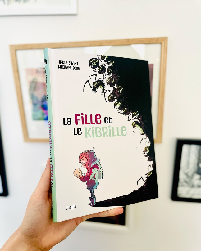 I'm so excited to say that The Girl and the Glim is going to be available in French from tomorrow, 11th of May! ❤️
Thank you so much to the lovely folks at Jungle @steinkisgroupe for translating Glim's first chapter for new audiences - just look at this gorgeous hardcover book!