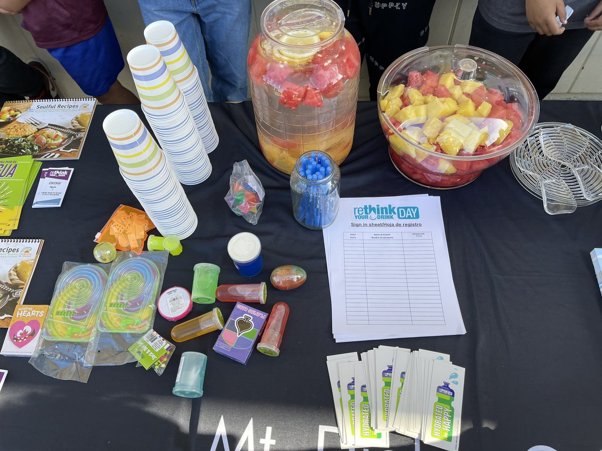MHE_Cares's tweet photo. Happy Rethink Your Drink Day! 💧Love Teaching our community how to identify drinks with added sugars and the benefits of healthy beverage choices. #RYDD23 #RYDD @ejamesrego @CindyMurillo88 @Rosa_MdusdCARES @CARES_ELP https://t.co/ZuzJiTBkCw