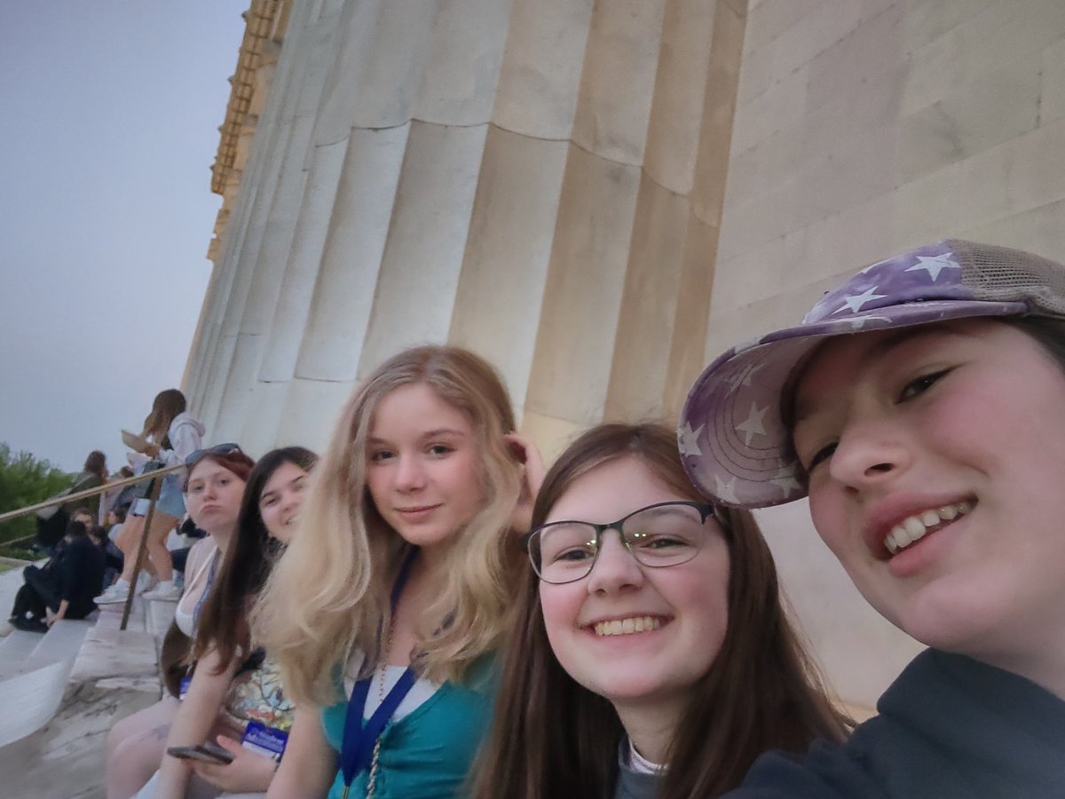 00000IE's tweet photo. @2023SMSDC bus #3 monuments Lincoln https://t.co/qTPBveS1OX