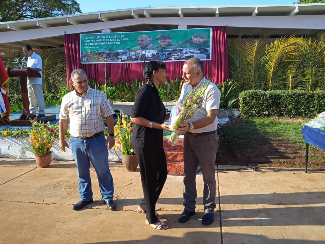 La provincia Artemisa desarrollo su  acto  por el día del campesino cubano y el 62 aniversario de la constitución de la #AnapCuba,  fueron homenajeados asociados, y cooperativas,  el campesinado  ratifico su compromiso de continuar produciendo y apoyando la Revolucion 🇨🇺