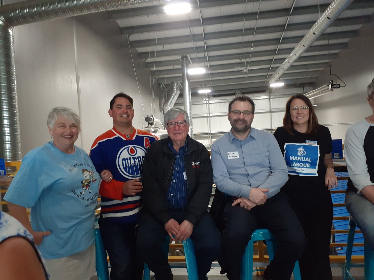 ShpkHighland's tweet photo. Sent volunteers Gord and @Roxanne_Carr_ down to tour newest #beerco in #shpk They met Scott and lads from #yegpin I hear it was quite the beer! #yeg #manuallabour will be joining us July 22 and 23 for Tastings in the beer tent.See you there! https://t.co/RgjyEVYbxv