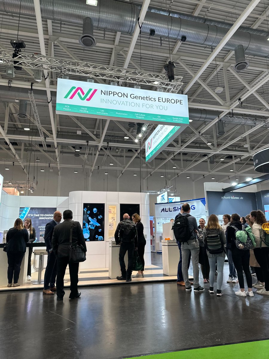 n_genetics's tweet image. ＼#Labvolution 2023 🇩🇪現地レポ②／
今回一番注目を集めていたのはBlue/Green LED #ゲル撮影装置 の最新機種FAS-X（エックス）🥳

ひときわ目を引くデザインは、ドイツ支店のメンバーが約二年の月日をかけて開発し改良を繰り返して来た努力の結晶🥹✨

日本でも今年発売予定です！お楽しみに🤗