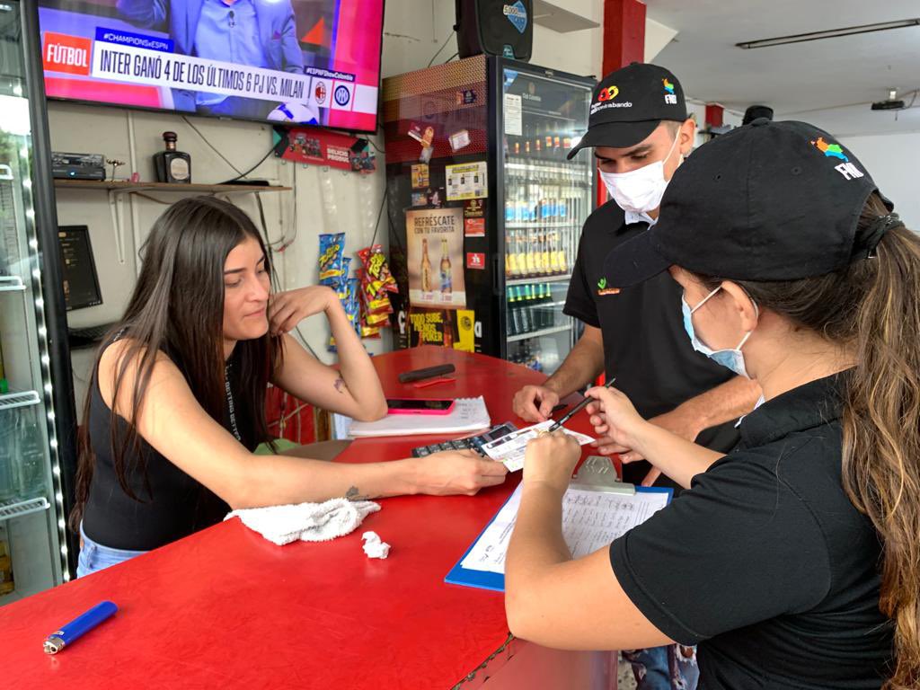 GobMeta's tweet image. En Acacías, el Grupo Anticontrabando del Meta adelantó jornada de sensibilización junto a los comerciantes.
Estamos seguros de que entre 
todos podemos combatir la venta 
ilícita de cigarrillos, licores y 
cervezas en el Departamento.
#TodosContraElContrabando @FNDCol