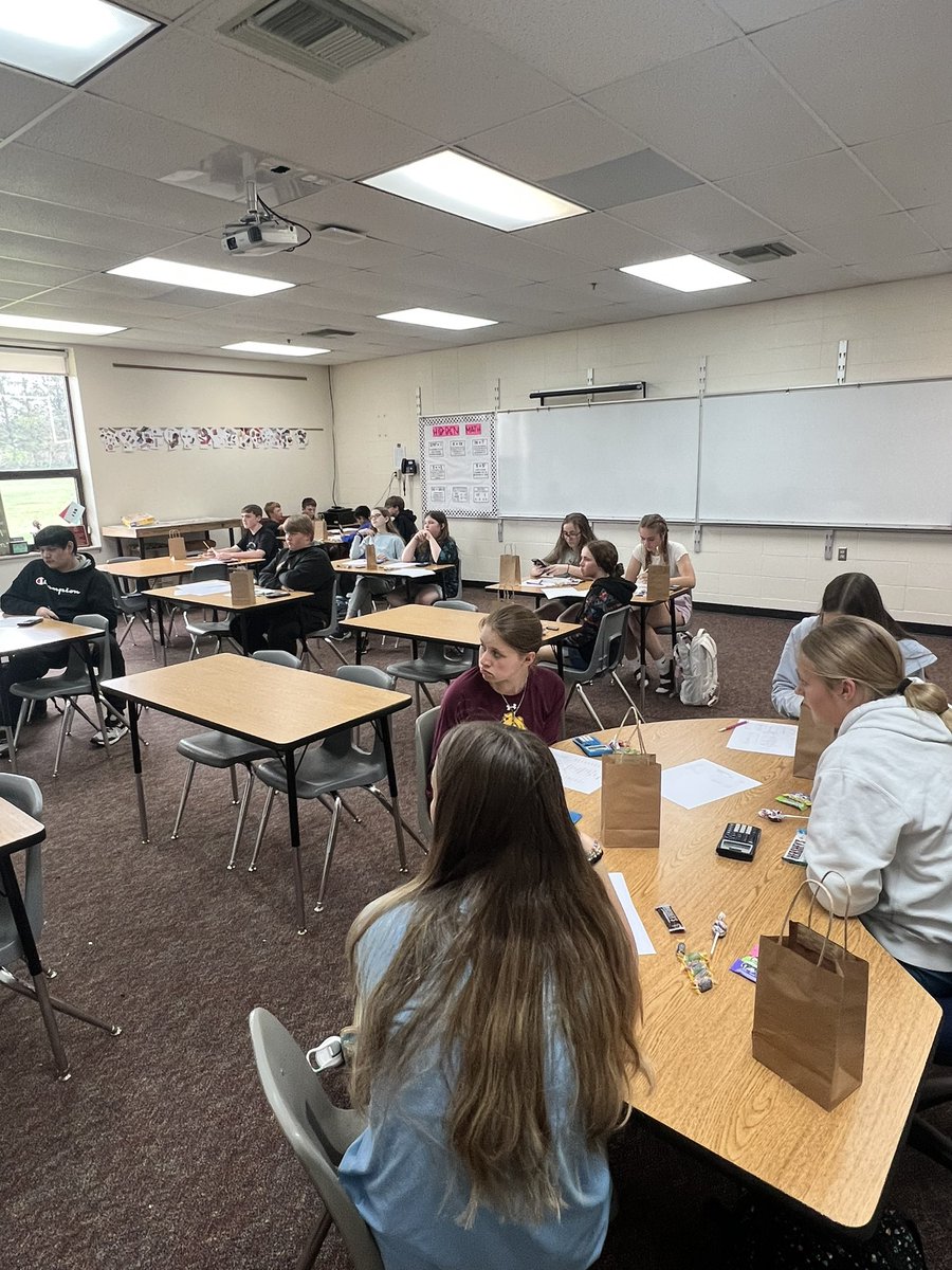 Thank you Maria from <a href="/EastRiverCoop/">East River Electric Power Cooperative</a> for “Powering Our Future with Math” <a href="/MadisonMSNews/">MadMiddleSchool</a> Ss engaged in a fun rate activity.