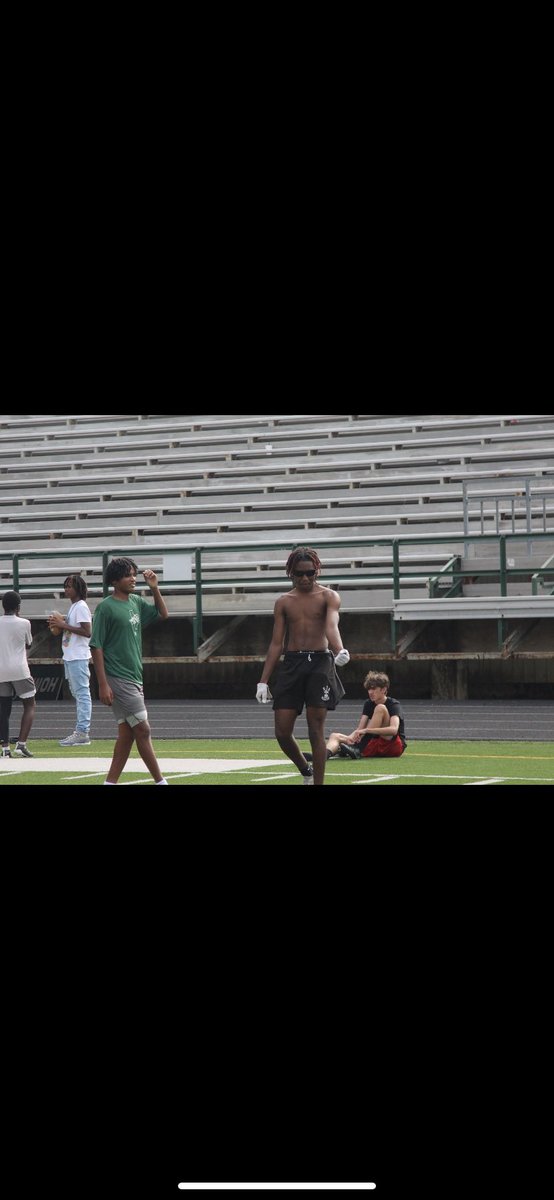 _darealuno_'s tweet photo. I let 'em live for a while,now the lease up!
#unoback🌟 https://t.co/MYpXNynnyZ