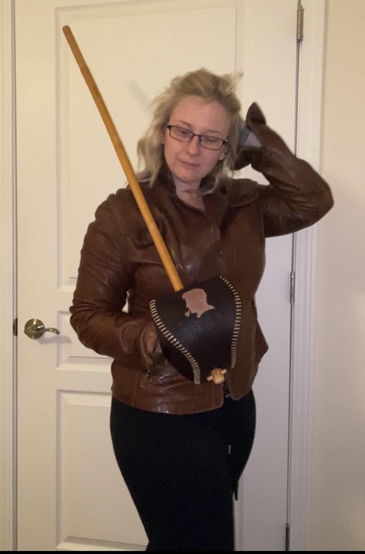 SherlockPhD's tweet image. Commissioned a little present for myself: A wax-hardened leather singlestick basket hilt embossed with the logo of the Baker Street Irregulars. #BSI #Singlestick