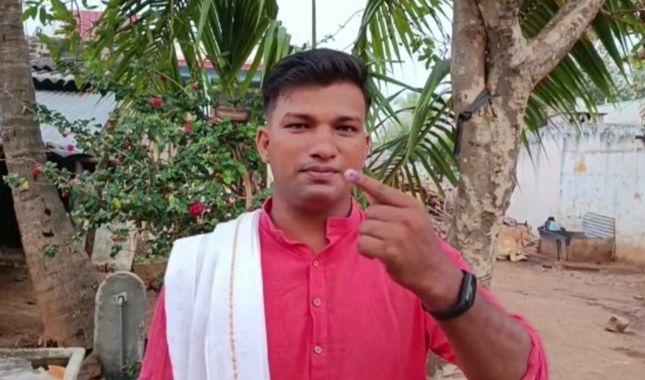 aywkoppal's tweet photo. 64 ಕೊಪ್ಪಳ ಕ್ಷೇತ್ರದ ಅಭ್ಯರ್ಥಿಯಾದ MK ಸಾಹೇಬ ನಾಗೇಶನಹಳ್ಳಿ ಇಂದು ಮತ ಚಲಾಯಿಸಿ ಕರ್ನಾಟಕದ ರಾಜಕಾರಣದಲ್ಲಿ ಬದಲಾವಣೆ ತರಲು ಮುನ್ನುಡಿ ಬರೆದಿದ್ದಾರೆ.

@ArvindKejriwal
@aapkaprithvi @dilipkpandey  @nimmamukund https://t.co/7UqMSlCehg