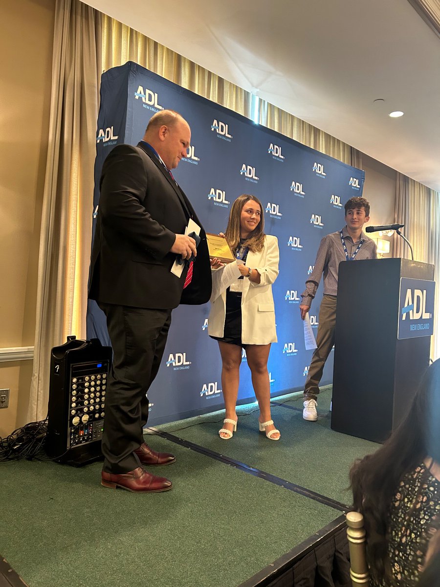 Michele Carlson tweet media