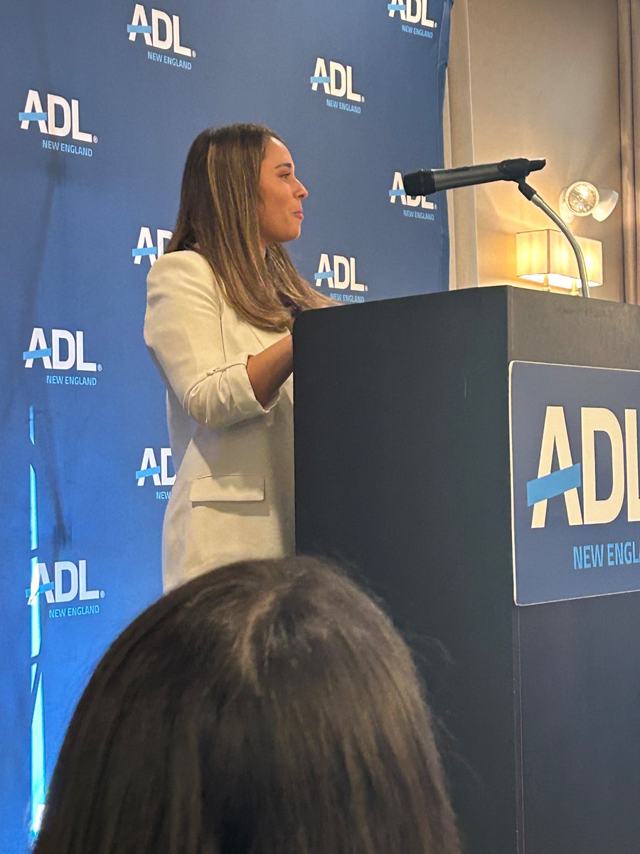 Michele Carlson tweet media