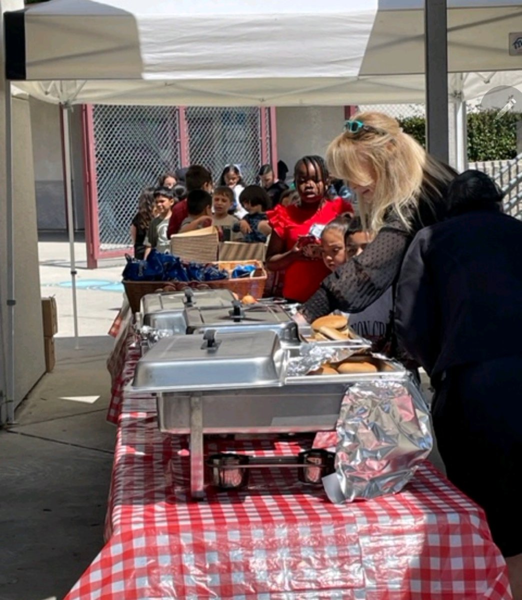 Shout out to Lisa Lopez, wonderful kitchen manager who organized a school wide barbecue to celebrate the hard work of students &amp; staff following state testing! <a href="/FontanaUnified/">Fontana Unified</a> <a href="/FUSD_Supt/">Miki Rene Inbody</a>