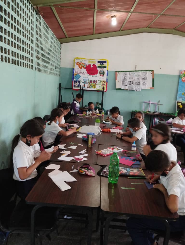 Cdce Candelaria CDCE PARROQUIA CANDELARIA Zona Educativa Carabobo// Autoridad Única Xiomara Luna, ACTIVIDAD: Elaboración de tarjeta Día de las Madres 
@_LaAvanzadora 
@MPPEDUCACION 
@Lacava10
#TrabajadoresConMaduro