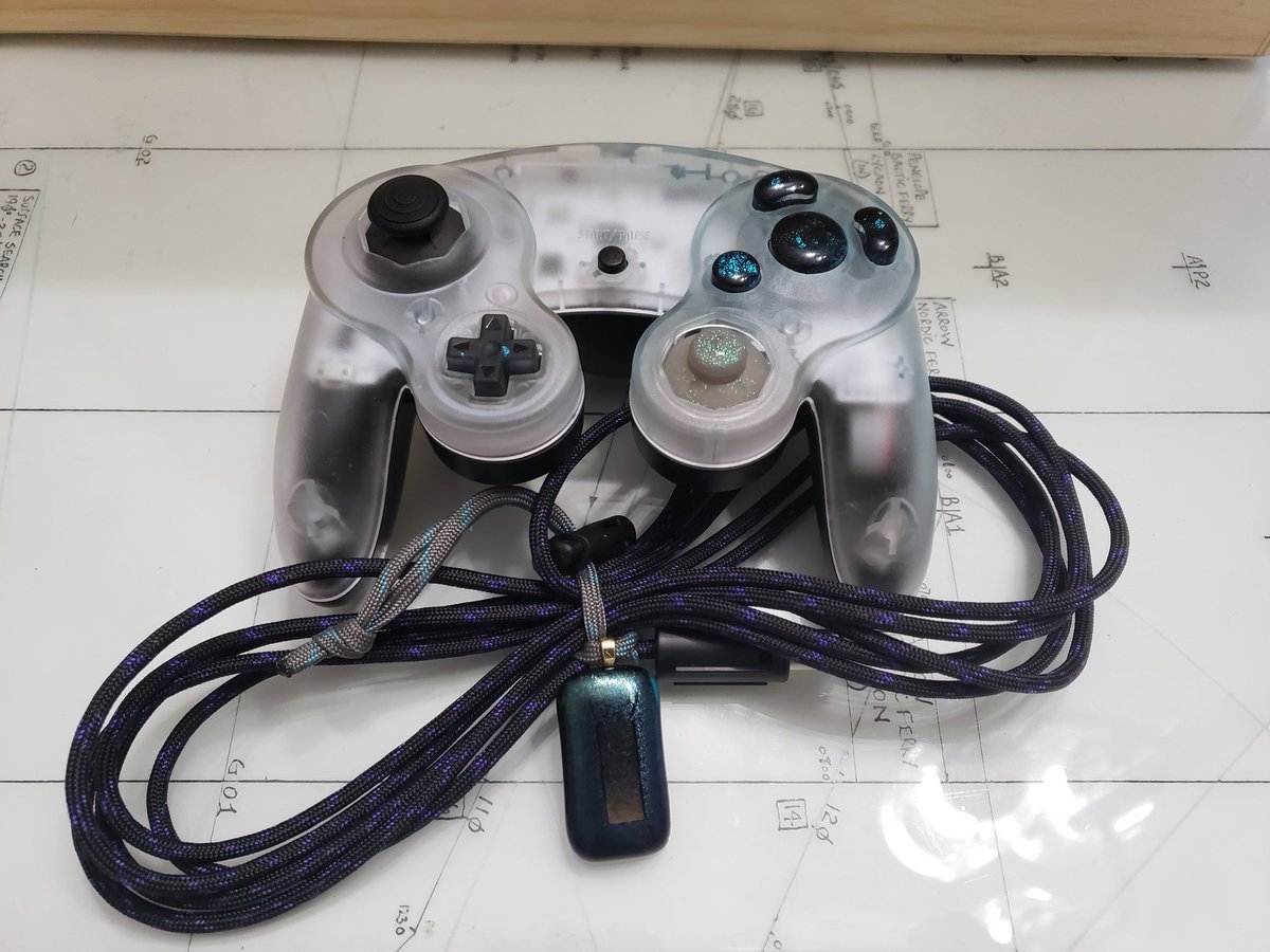 Phob 2
-resin sticks and bald buttons by <a href="/selst0r/">SELSTOR</a> 
-resin top shell by <a href="/shorthopcustoms/">Short Hop ➡️ Genesis X3</a> 
-OEM black dyed triggers
-cell vibrate
-custom springs
-short plugs
-lubed triggers, slider pots and stick boxes
-3 meter detachable paracord cable
-hand blown glass pendant

$295 shipped
DM