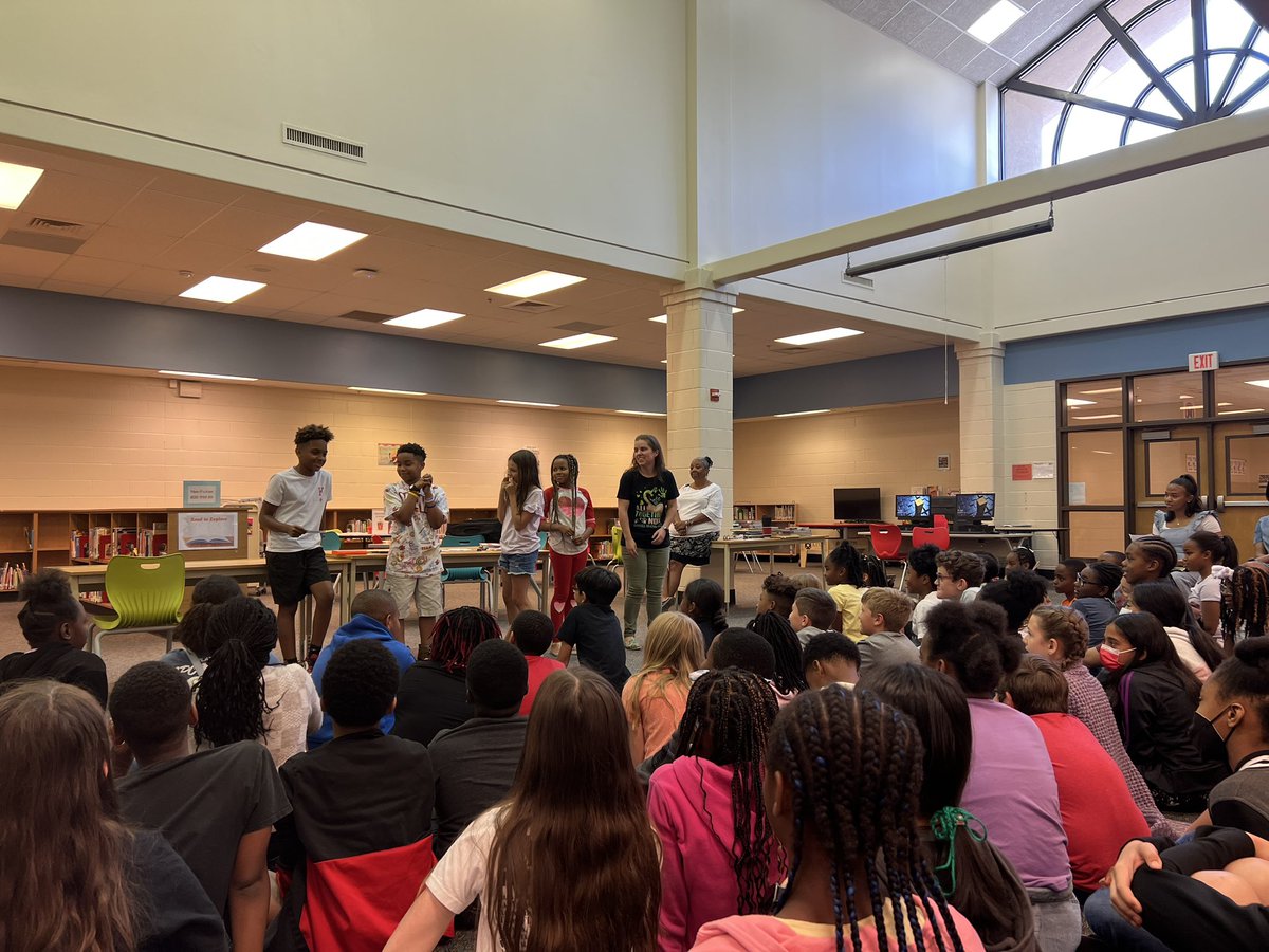 Shout out to @cobblibrary for coming to to @NESBraves today to get our kiddos excited for their Summer Reading Program🤩 Can’t wait to see those minutes begin getting logged on @zoobeanreads 📚 #ReadersAreLeaders #SummerOfReading #ReadingRocks