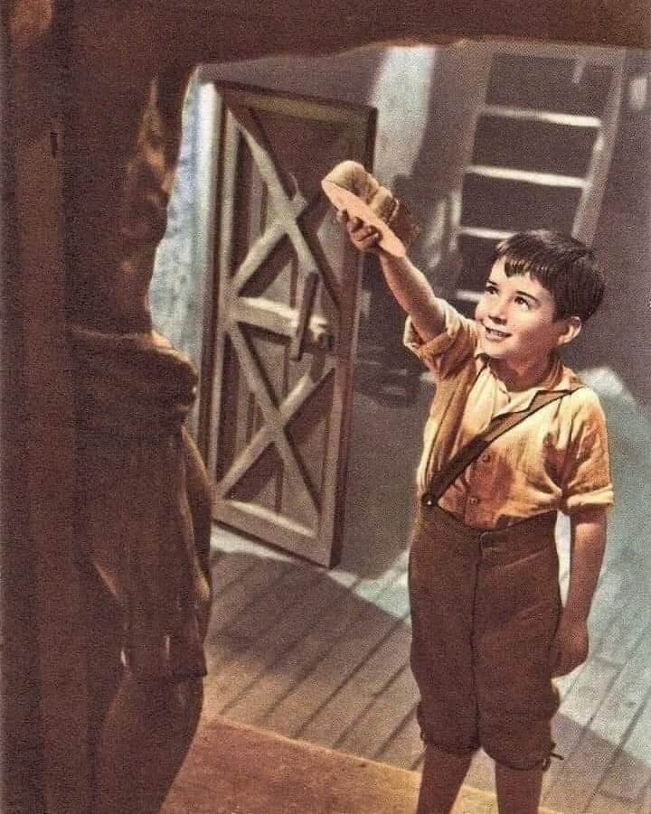 Marcelino: ¿Y como son? ¿Qué hacen las madres?
Jesús: Dar Marcelino. Siempre dan.
Marcelino: ¿Y que dan?
Jesús: Dan todo. Se dan a sí mismas, dan a sus hijos sus vidas y la luz de sus ojos, hasta quedar viejas y arrugadas.
Marcelino: ¿Y feas?