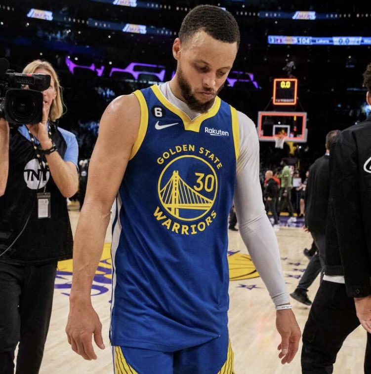N3onOnYT's tweet photo. On my life the Warriors are beating the Lakers this series. If they lose i will NEVER show my face again. I will delete all my social media accounts. I’ve never been more confident in my life. ON GOD ON EVERYTHING I LOVE THEY ARE WINNING. https://t.co/6PJUcxRg5w