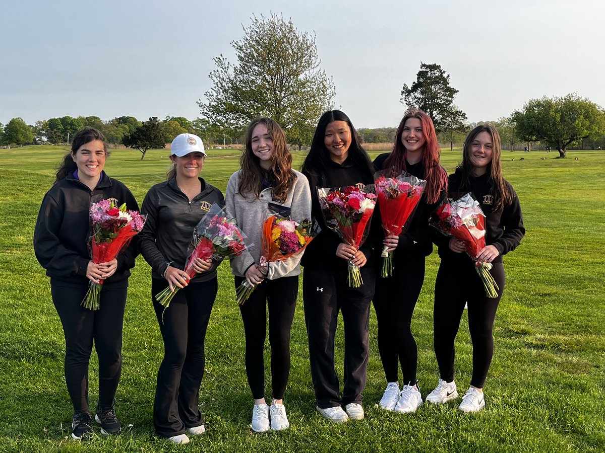 Congratulations to Gabby Flora, Alex Hillman, Rachel Keyes, Lila Kiernan, Alyssa Zembrzycki, and Leah Bell on their Senior Day and their Victory over Connetquot today 9-0! 
Outstanding Job girls!