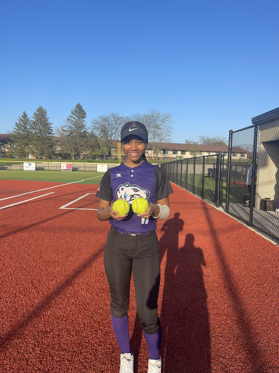 BellaNowak11's tweet photo. Went 2-3 at the plate today with 2 bombs against Kenosha Indian Trail!💣

@Northstar_SB @GTSBBSB https://t.co/piUl79z87d