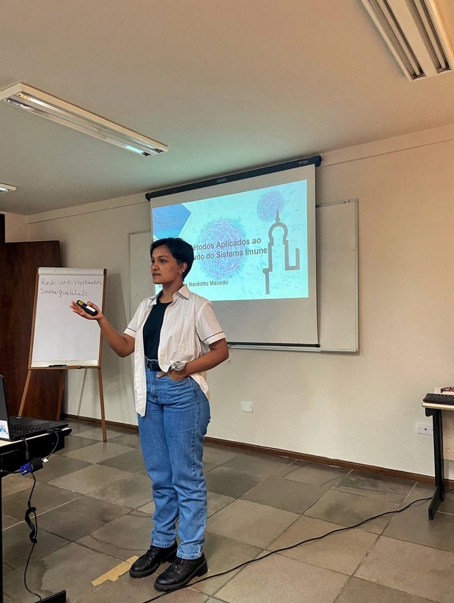 LapapiIn's tweet photo. Na última sexta tivemos a aula inaugural do curso de Metodos aplicados ao estudo do sistema imune. Aula incrível ministrada pela @mtnardotto. https://t.co/axWpZUZVMZ