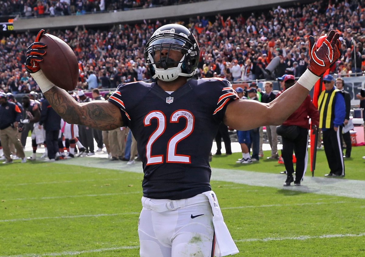 SaltyBuc91's tweet photo. @brgridiron Every year I’d draft them just to make my team name ‘Cadillac On 22s’
#MattForte #FredJackson https://t.co/u5WieIs6sr